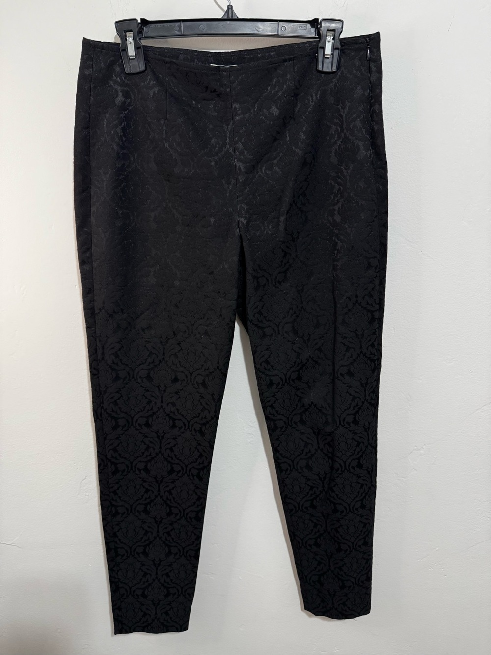 Women’s St John Black Pattern Caviar Pants